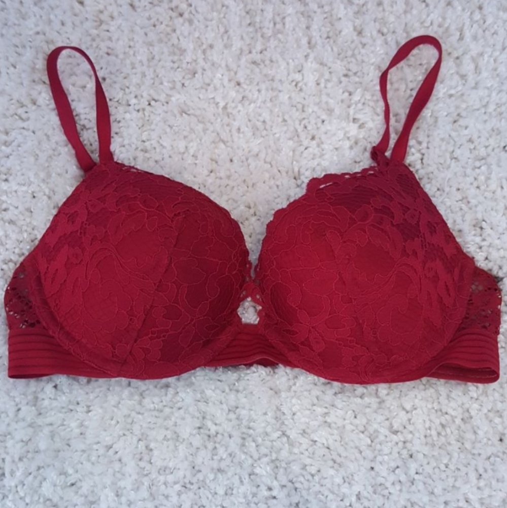 Victoria's Secret Very Sexy 32C Red Embroidery bra